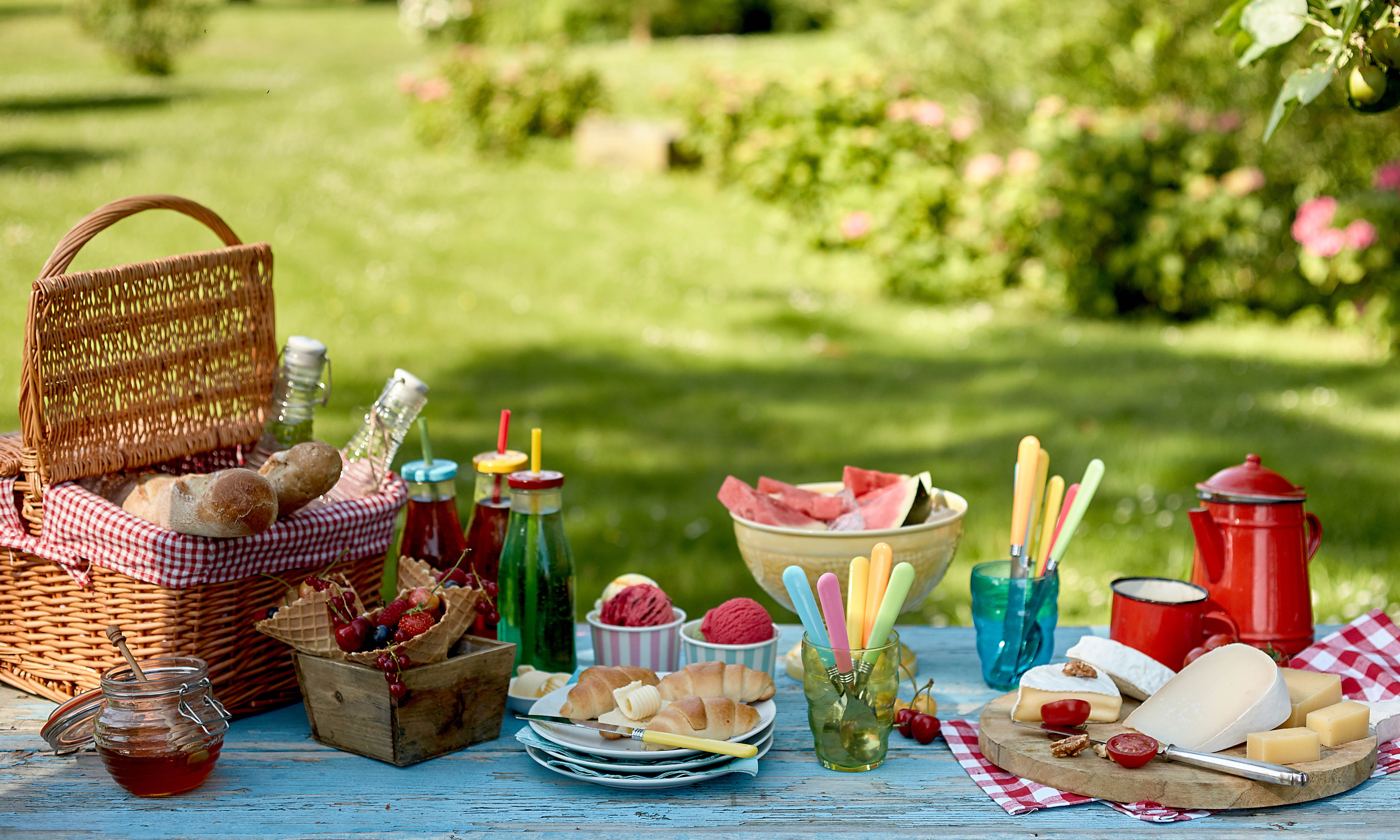 How to Pack a Plastic-Free Picnic